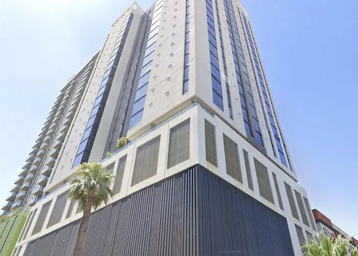 Boulevard Modern Highrise Stu Sky Pool Parking Gym 04 Apartment