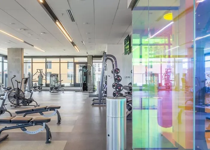 Boulevard Modern Highrise Stu Sky Pool Parking Gym 04 Apartment *