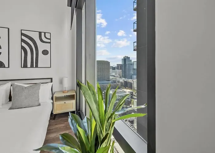 Boulevard Modern Highrise Stu Sky Pool Parking Gym 04 Apartment *