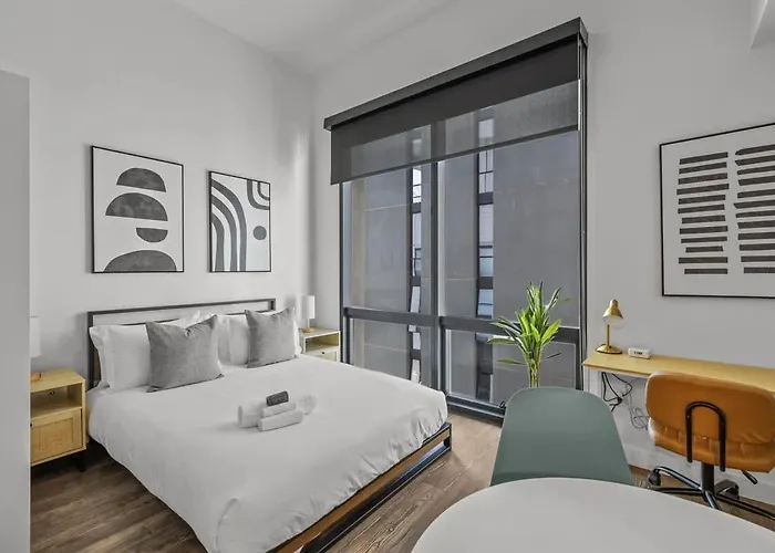 Boulevard Modern Highrise Stu Sky Pool Parking Gym 04 Apartment *